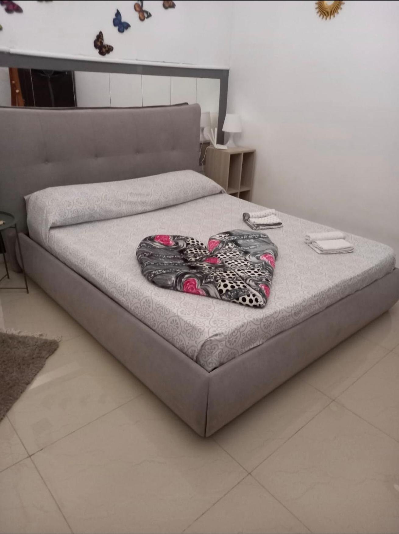Dolce Appartamento Al Centro Di Чивитавекия Екстериор снимка